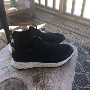 Earth brand slip on black sneakers
